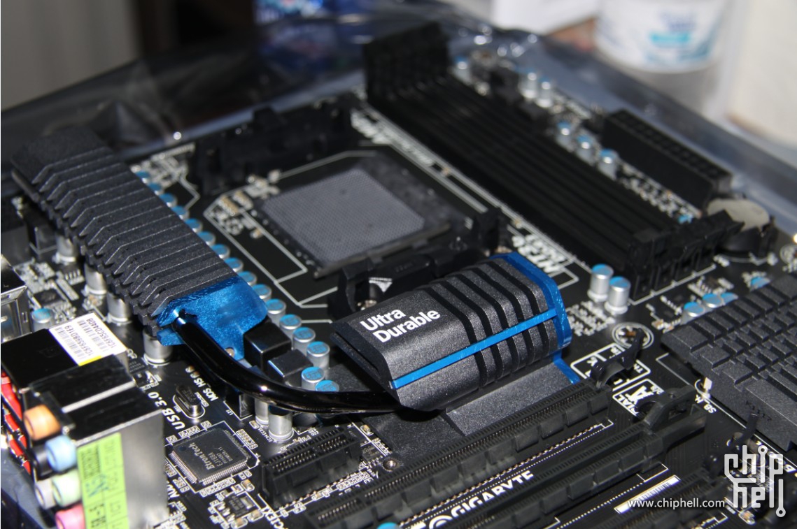 技嘉990fxaud5开箱没落的将军毒药6950裸照