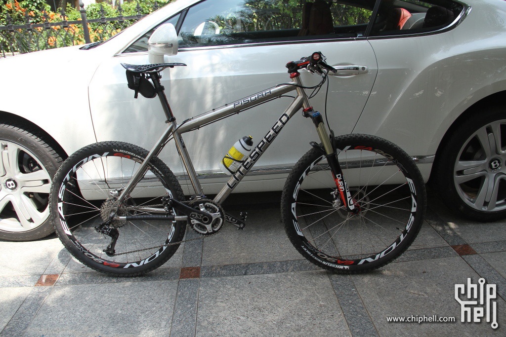 嘀嘀嘀~~宾利gt来咯.