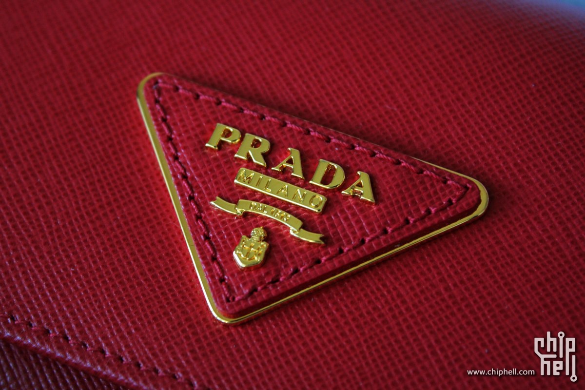 pradasaffianotriang倒三角钱包大红色迎新年