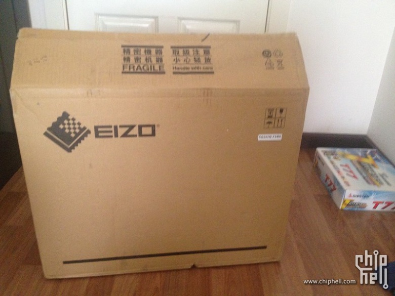 EIZO（艺卓）日产CG243W开箱图2.jpg