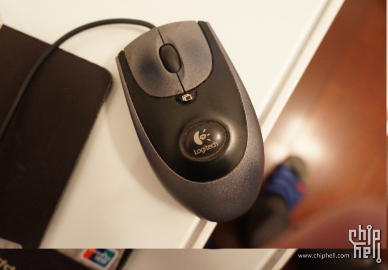 今天搞了个mx300,感觉网络上的说的话真的是离的