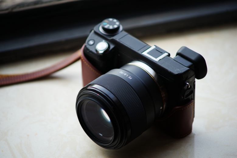 这个小痰盂略贵索尼fe50f18