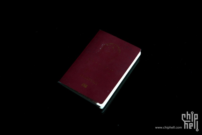 给护照穿个衣服--LOEWE护照夹