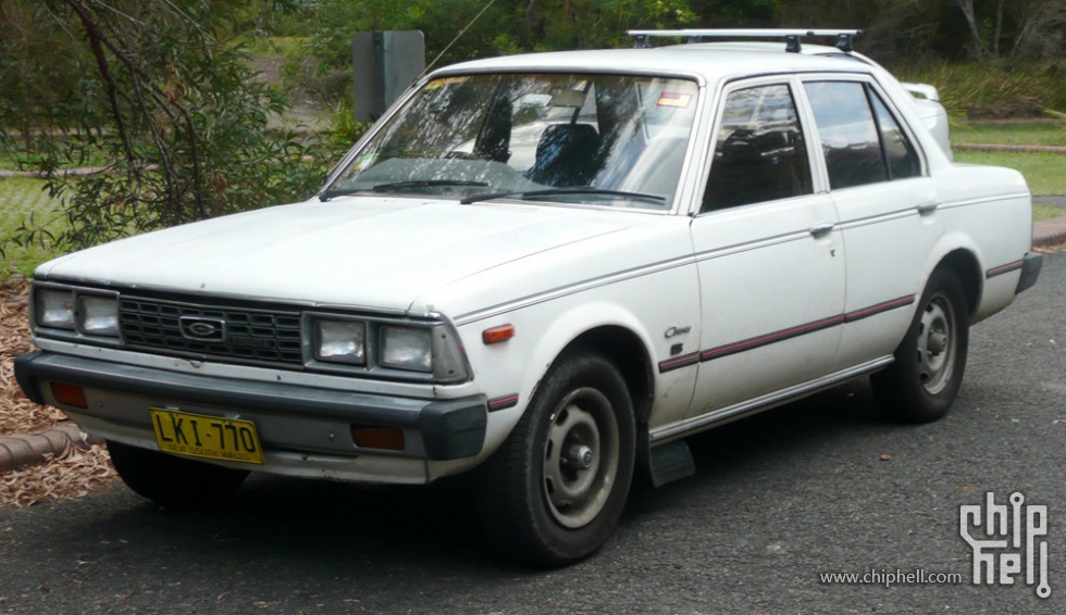 1981_Toyota_Corona_(XT130)_CS_sedan_(2007-11-25)_01.jpg