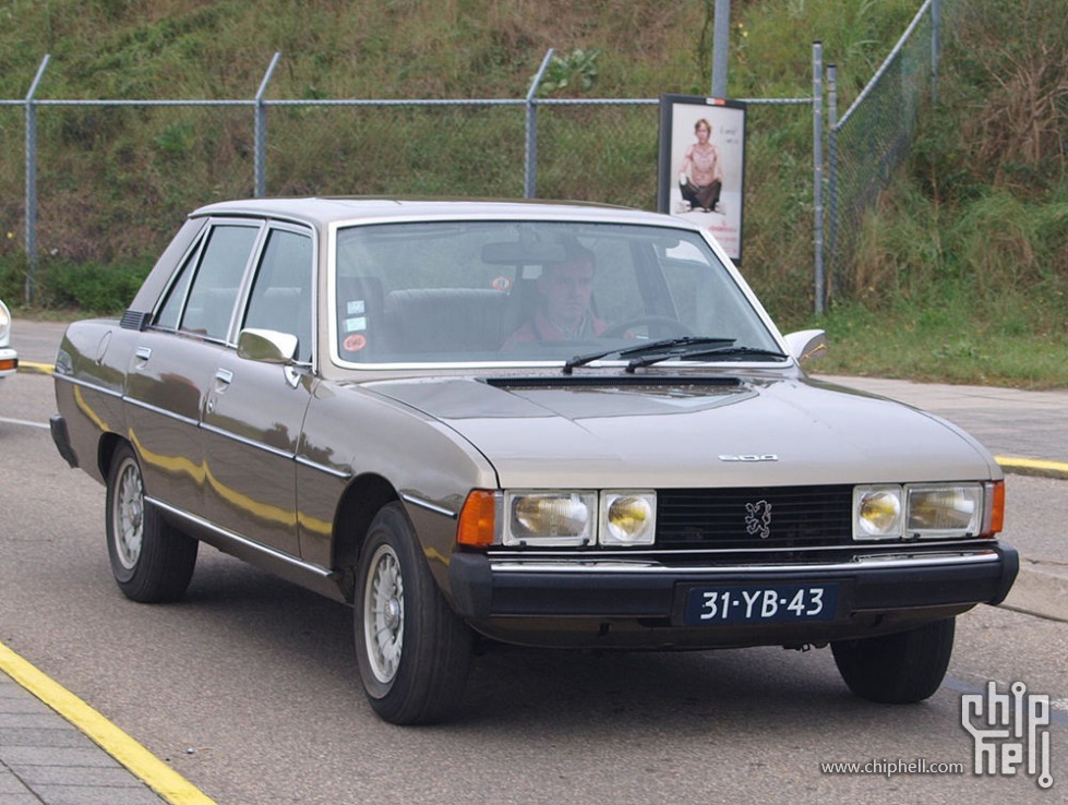 Nationale_oldtimerdag_Zandvoort_2010,_1976_PEUGEOT_604_A31,_31-YB-43.jpg