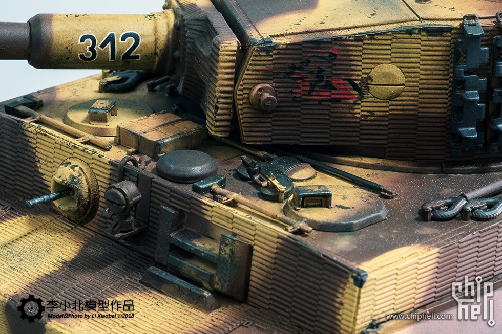 1 二战德军虎式重型坦克后期型(虎纹涂装)