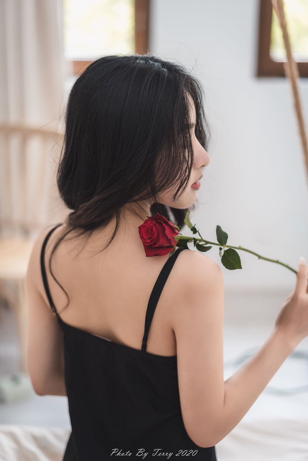 你们要の黑衣少女