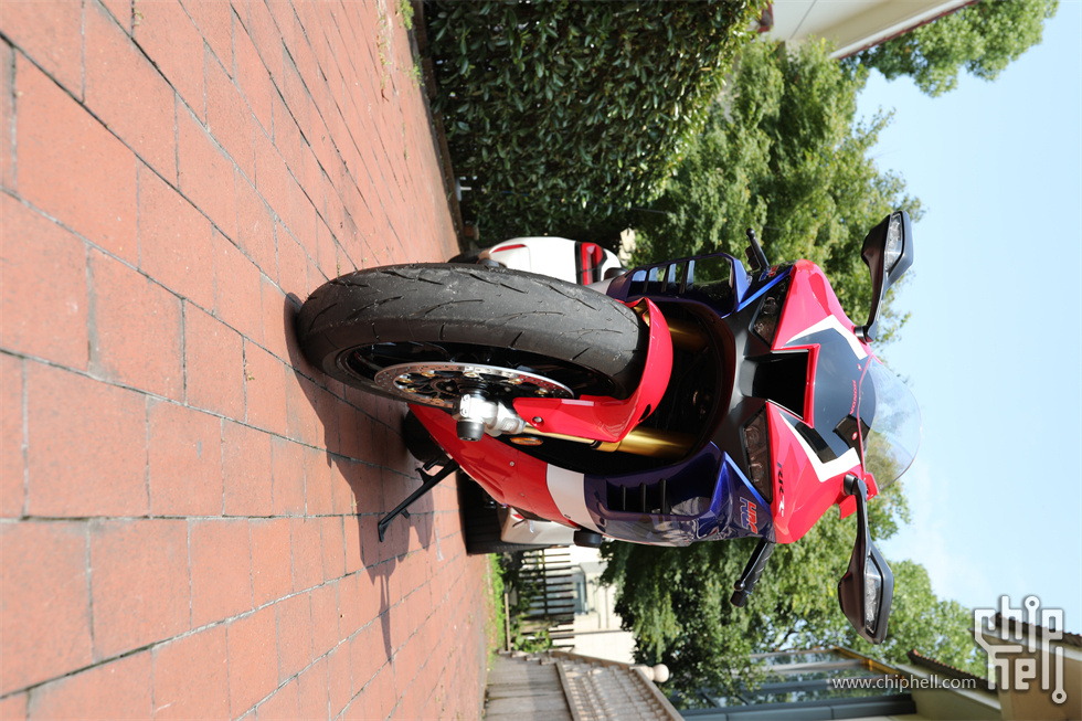 cbr18.jpg