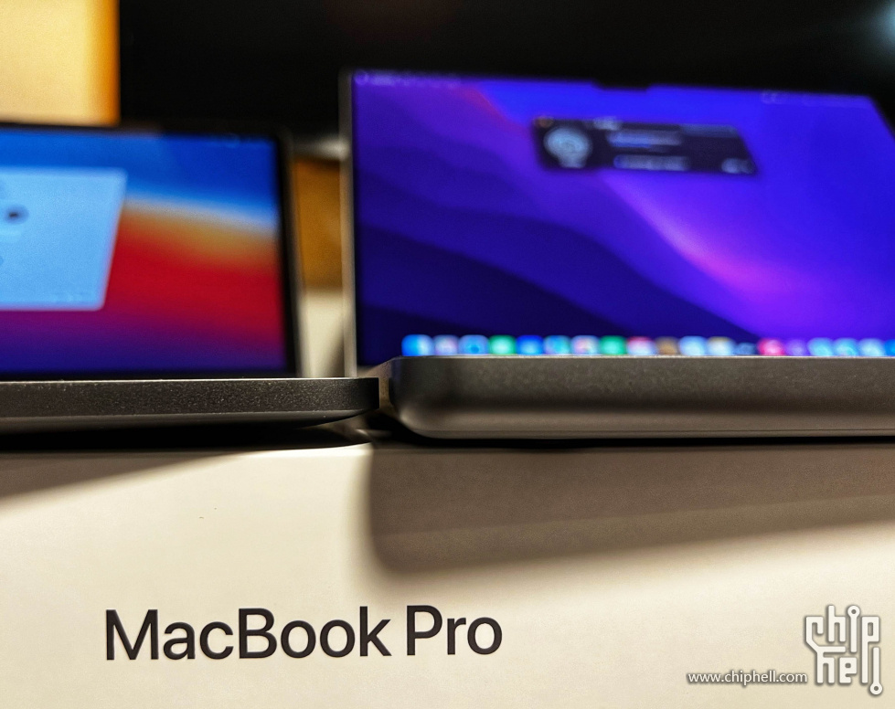 左侧为上一代mbp15，看来pro是彻底走工作站路线了