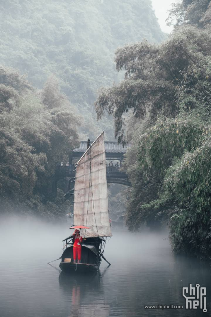 下船一进景区，就是这个船在迎客了