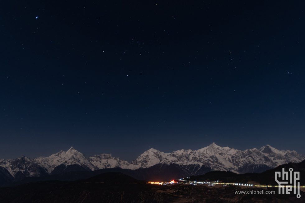 雾浓顶夜景