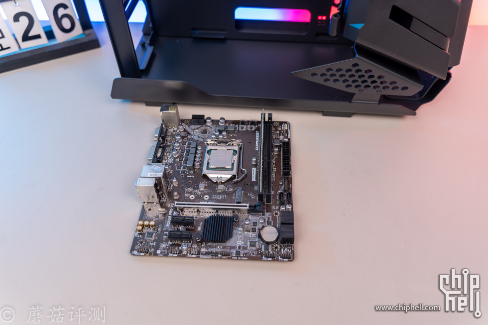 33 20220428 Tt（Thermaltake）阿帕奇Mini 黑色 小型机箱水冷电脑主机（电竞概念造型M.jpg