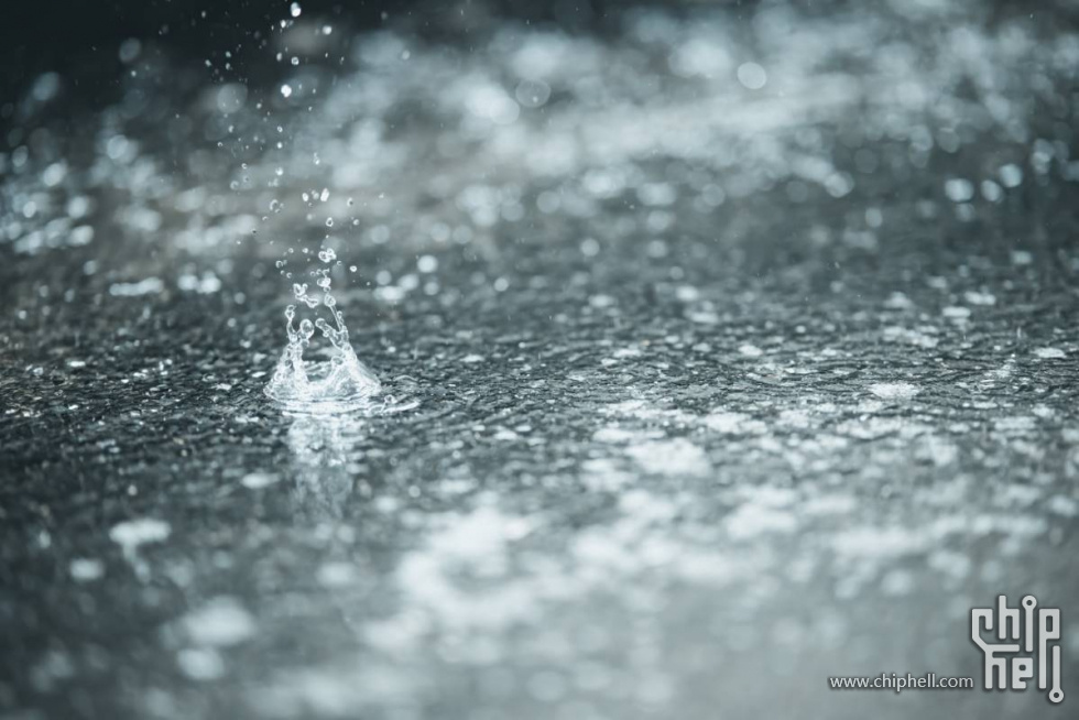前几天下雨拍的水滴皇冠