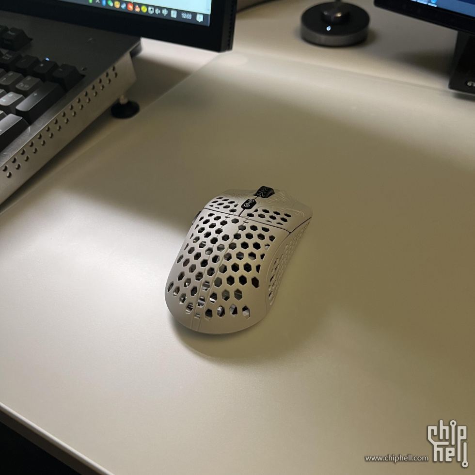 Finalmouse Starlight12限量版波塞冬星空轻量化无线游戏鼠标纯白限量款