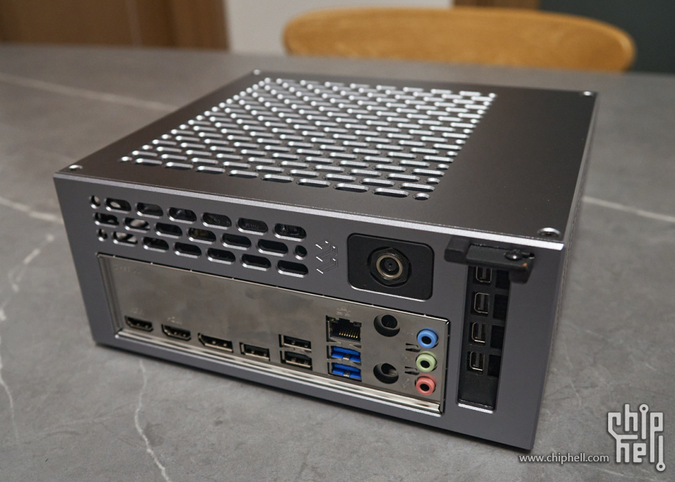 22-08-12-Mini_PC_Build-DSC00022.jpg