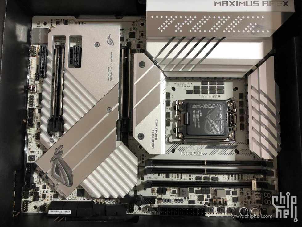ASUS ROG Maximus Z790 Apex (3).jpg
