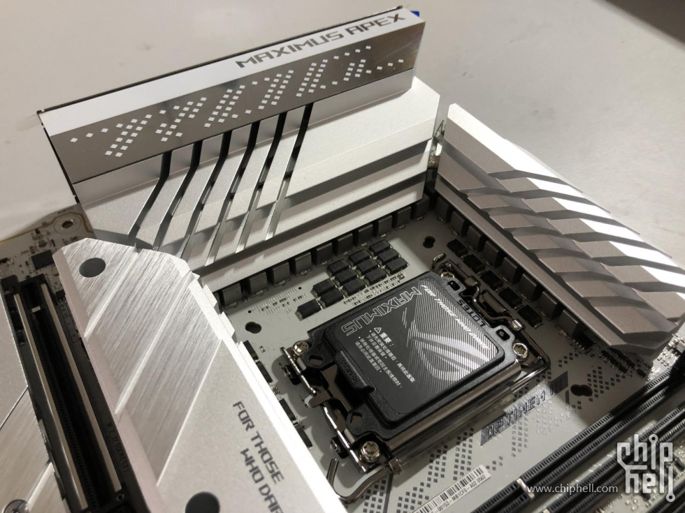 ASUS ROG Maximus Z790 Apex (8).jpg