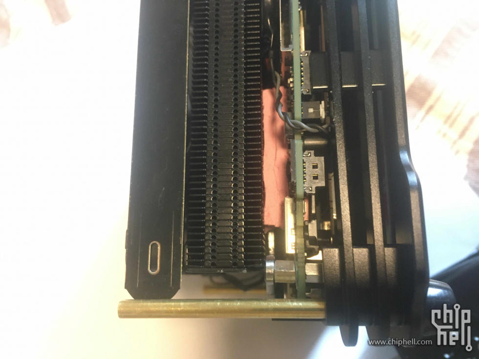 Intel_NUC11_测试_新机箱-更换导热垫.jpg