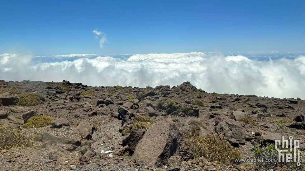 爬火山去从海平面到云端上