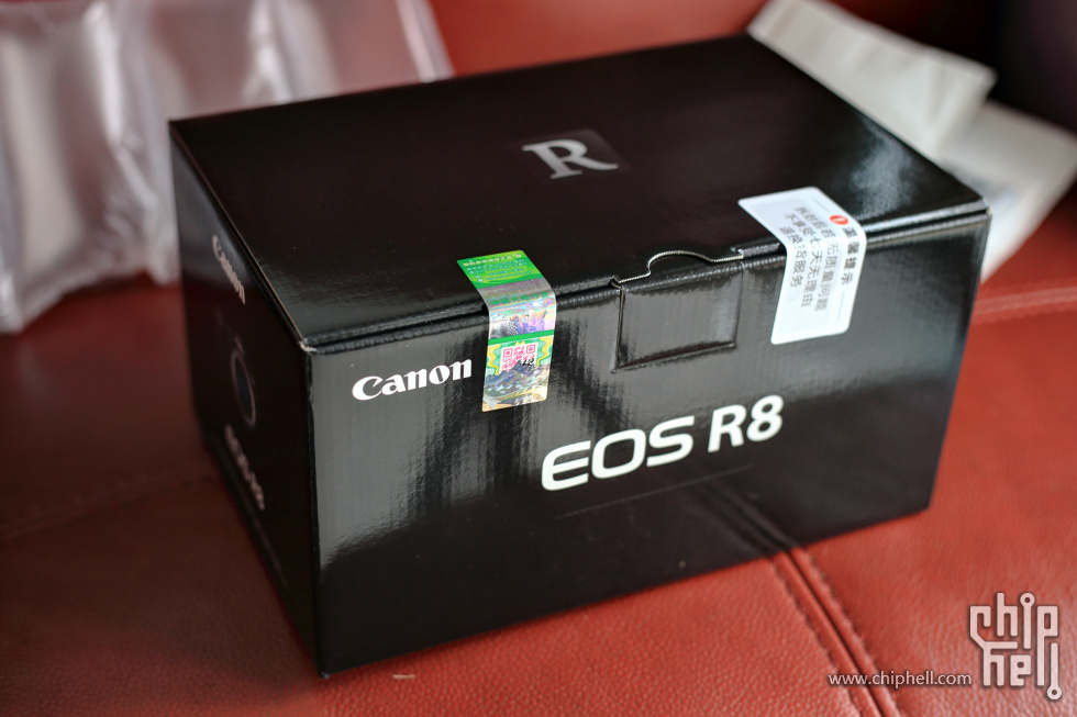 EOS R8 (2).jpg