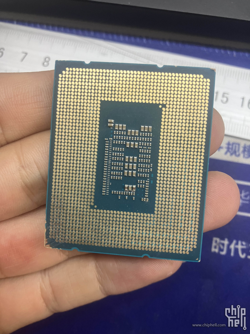 右上角上撞角