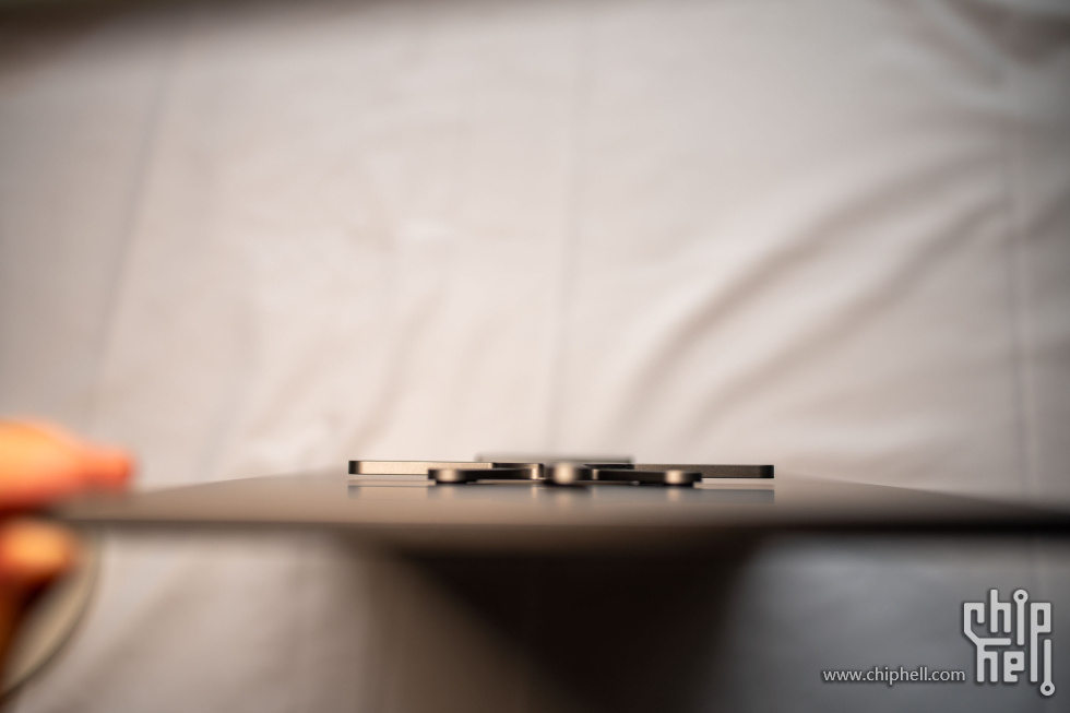 DearTanker-HRF-160-Mark-III_Portable-Monitor_4K120Hz_10.jpg