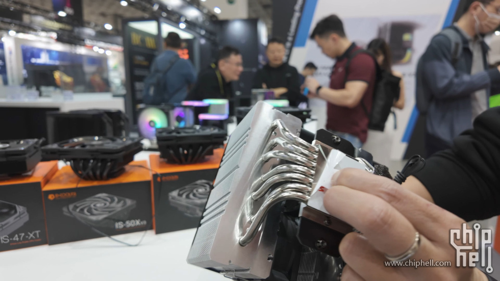ID_Cooling_Frozen_A720_Slim_3.jpg