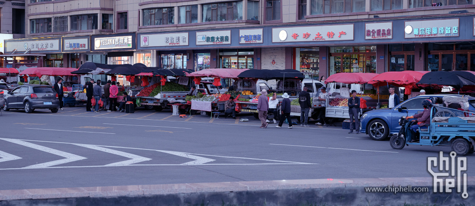 合作市中心广场周边市场.jpg