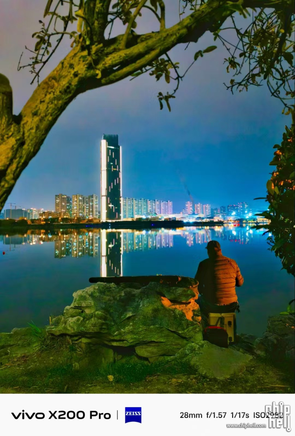 夜钓客，也不知是什么驱使冬夜垂钓的人冒着刺骨寒风**湖边。是等待上钩的鱼还是对岸美丽的风景，抑或是这 ...