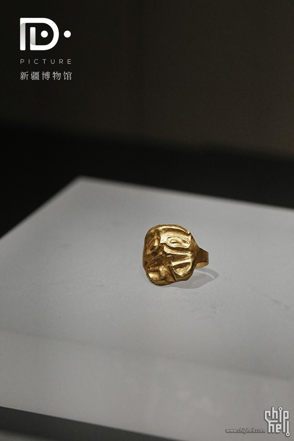 虎纹金戒指 汉(公元前206年-公元220年)出自吐鲁番交河古城沟西墓.JPG