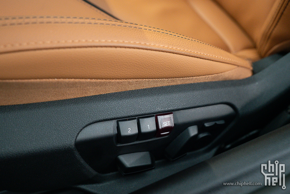 Driver_Seat_4