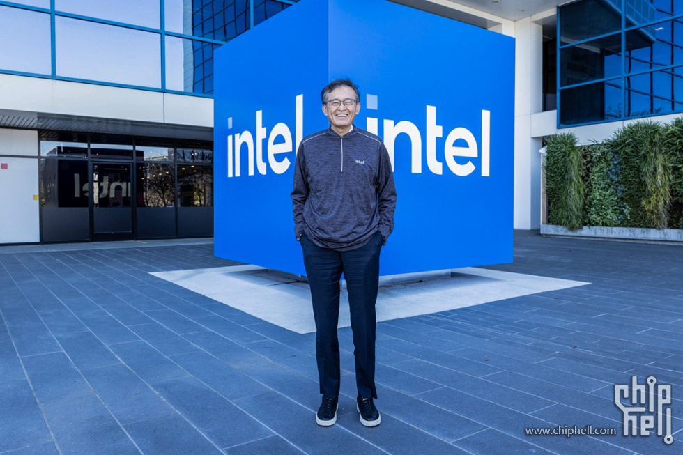 Intel_CEO_Tan_Day1_T.jpg