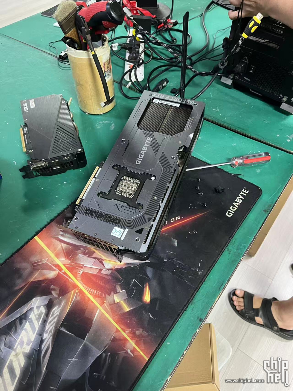 旁边的兄弟我还以为卡是一样的，结果别人的是大哥