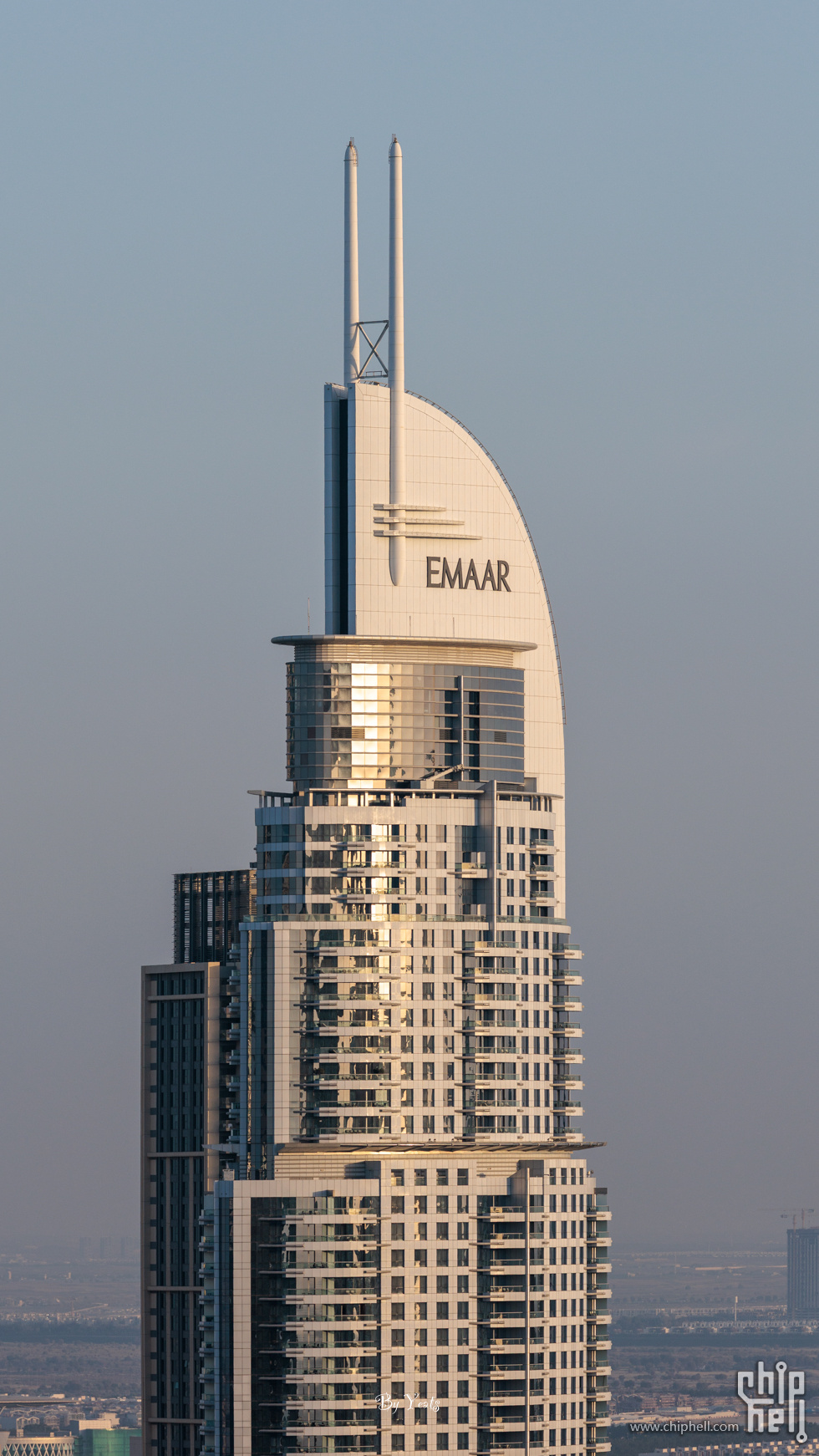 R1_L8220.jpg