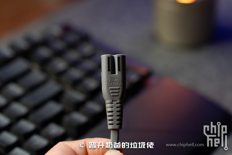 拒绝工位桌面拥挤，轻办公神器，零刻EQR7 mini主机979.png