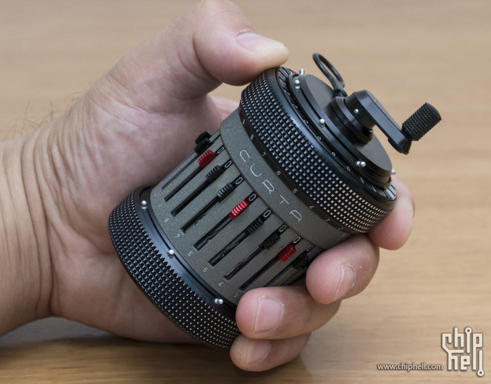 curta-in-a-hand2.jpg