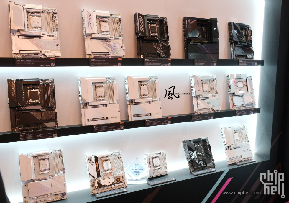07-AORUS1.jpg