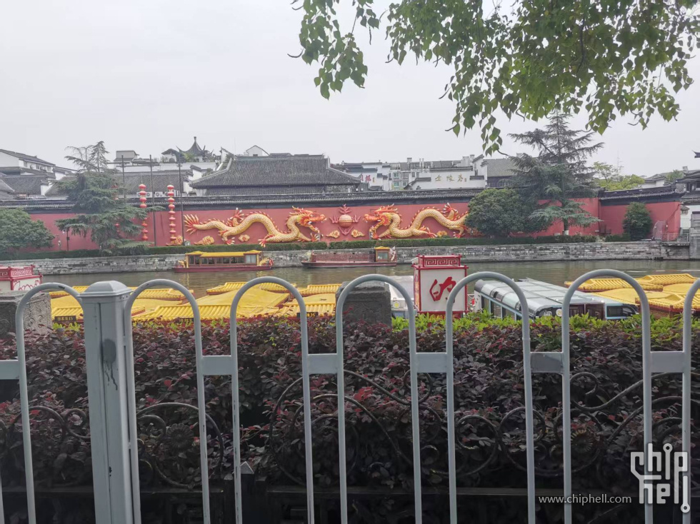双龙戏珠浮雕