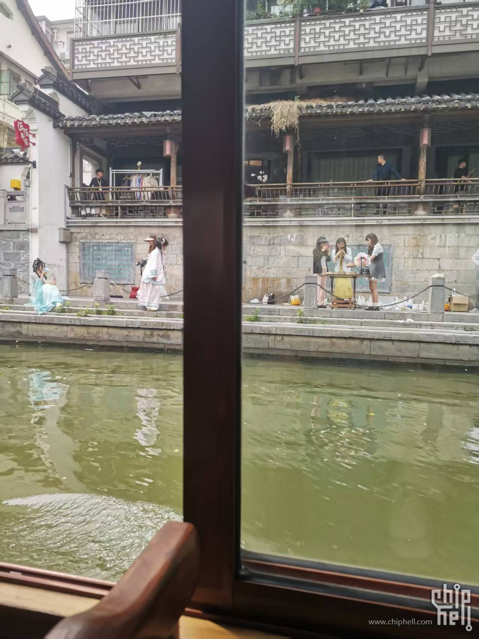 拍古装的**姐们