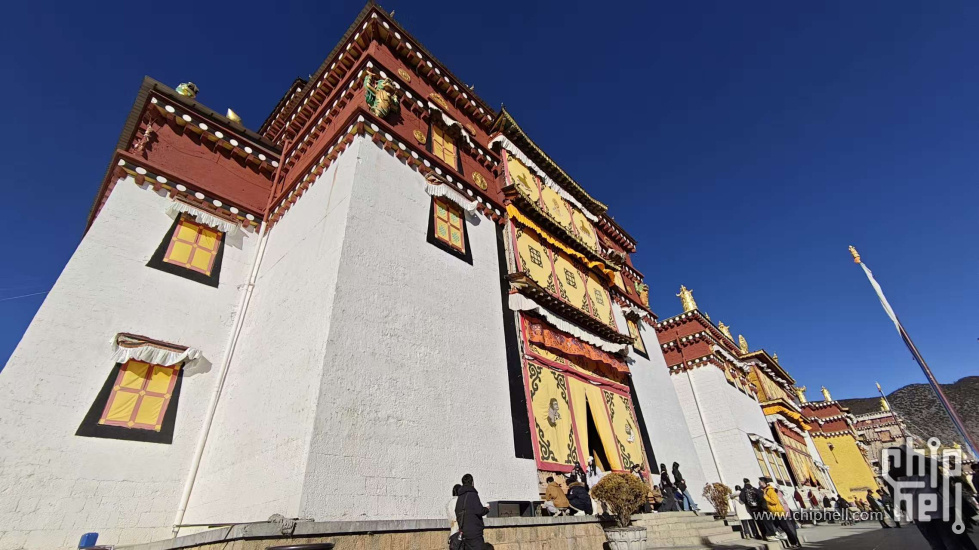 下午回城去了松赞林寺。