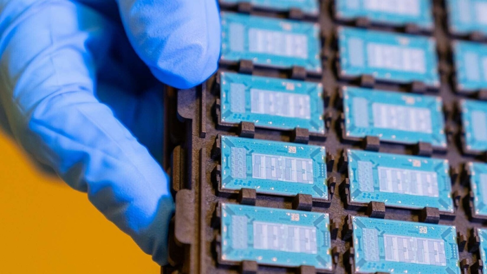 Intel_Glass_Substrate.jpg