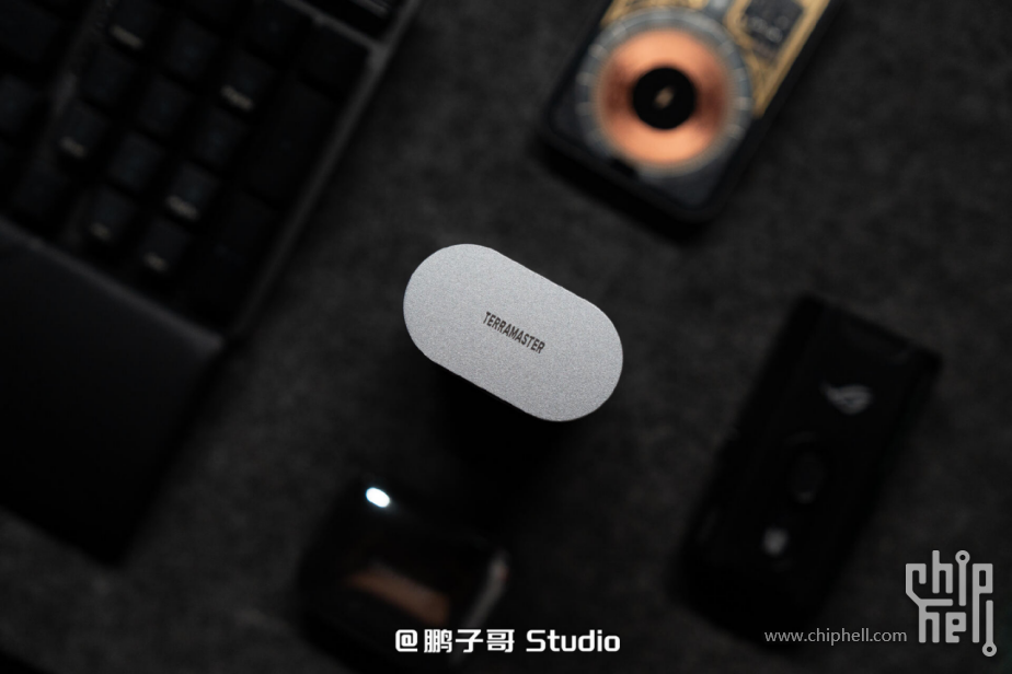 4GB_s！全民自媒体时代的好搭子_铁威马D1 SSD PLUS硬盘盒2177.png