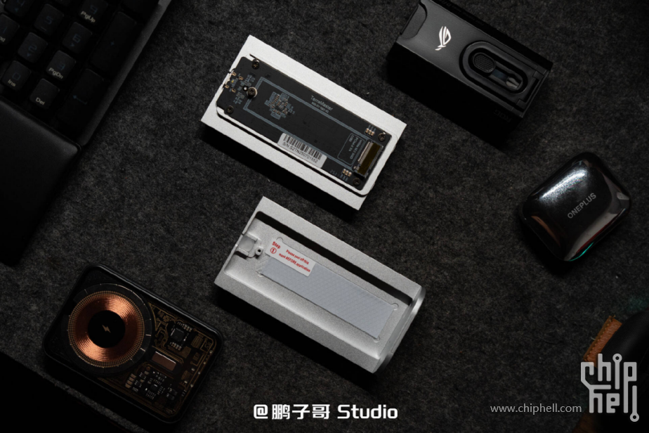 4GB_s！全民自媒体时代的好搭子_铁威马D1 SSD PLUS硬盘盒2252.png