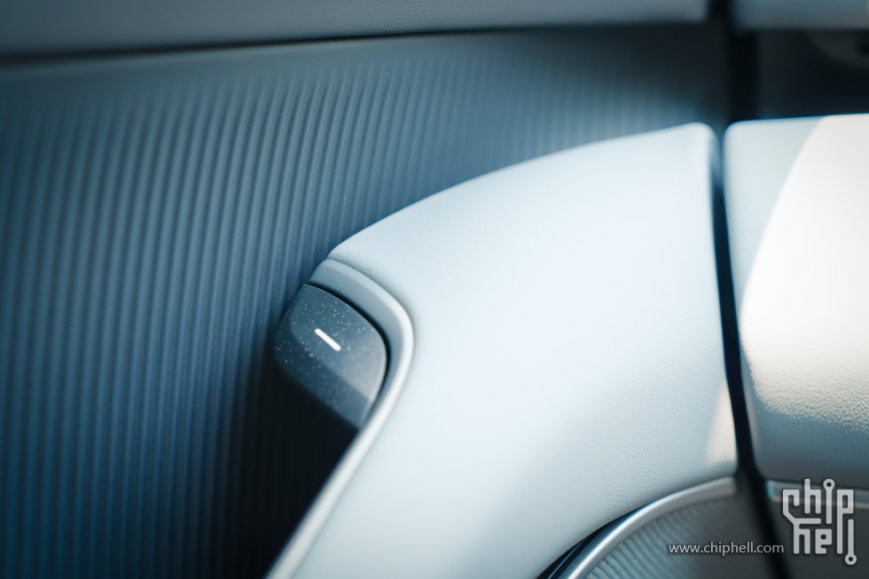 A7508513-lr4m.jpg