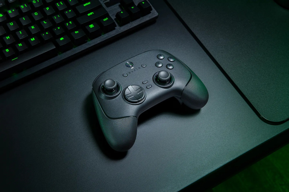 Razer_Wolverine_V3_Pro_8K_PC_1.jpg