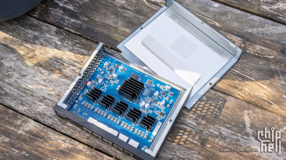 QNAP-QSW-3205-5T.jpg