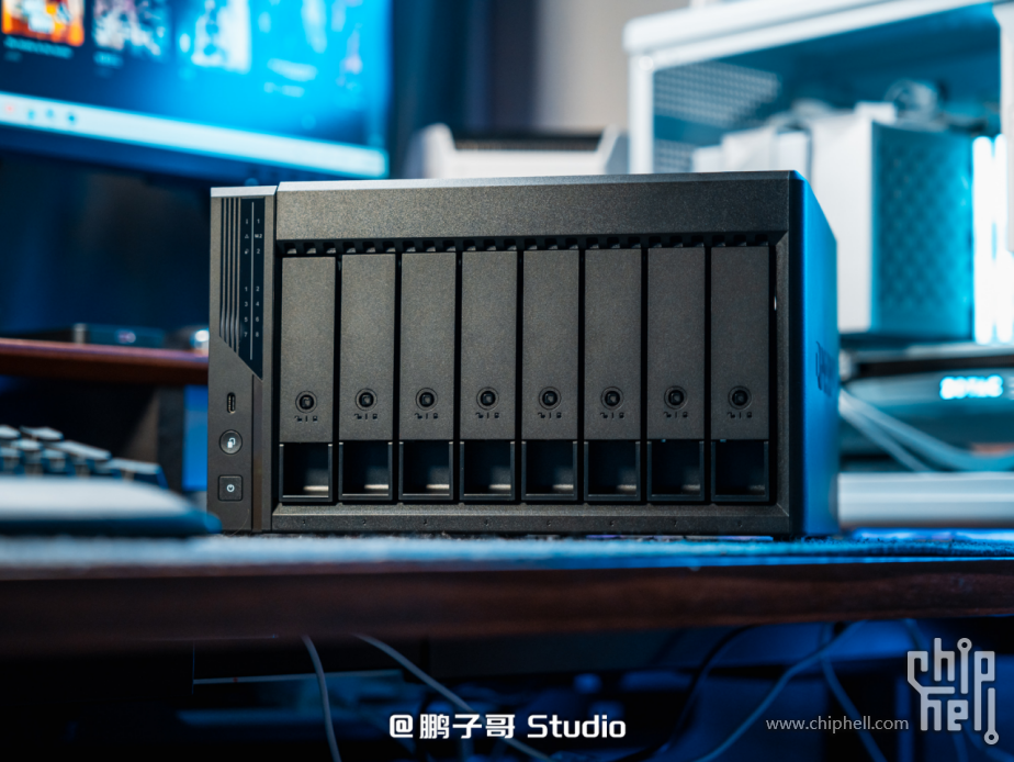 威联通新品NAS Qu805开箱：3799 8盘位 N355 16G内存，香爆了！597.png
