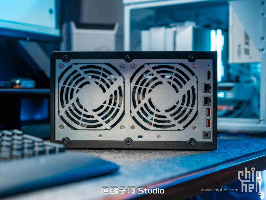 威联通新品NAS Qu805开箱：3799 8盘位 N355 16G内存，香爆了！623.png