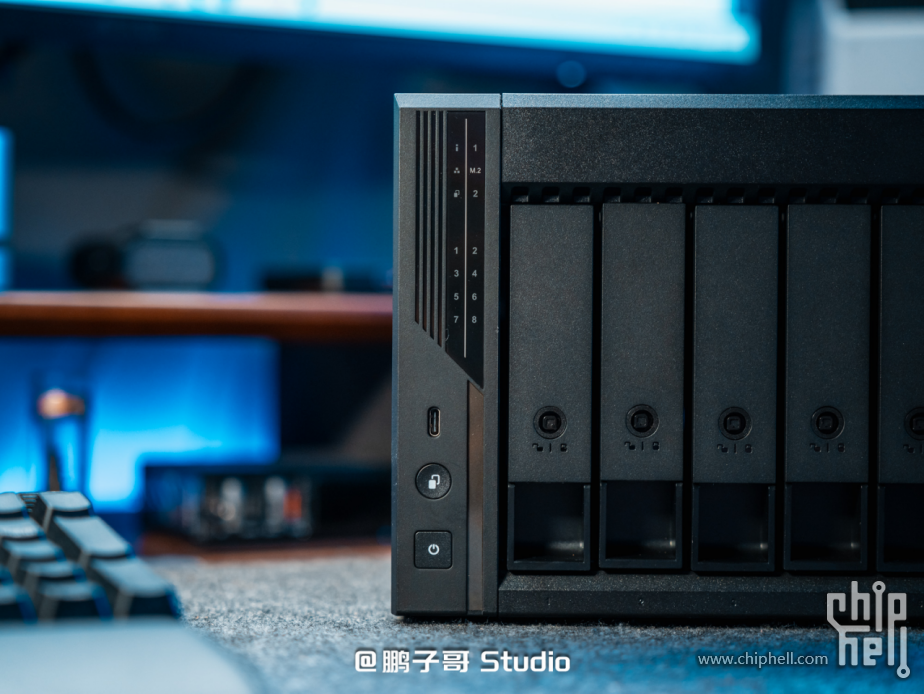 威联通新品NAS Qu805开箱：3799 8盘位 N355 16G内存，香爆了！1413.png