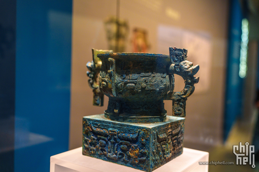 兽面纹方座簋（guǐ）.jpg